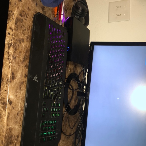 computer, keyboard, mouse and mouse pad - Picture 2 of 2